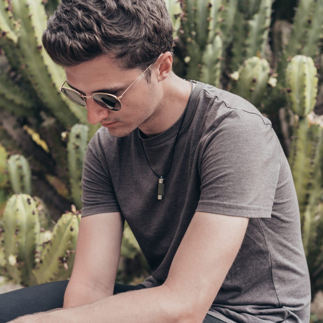 Man in sunglasses wearing unisex Rope pendant necklace